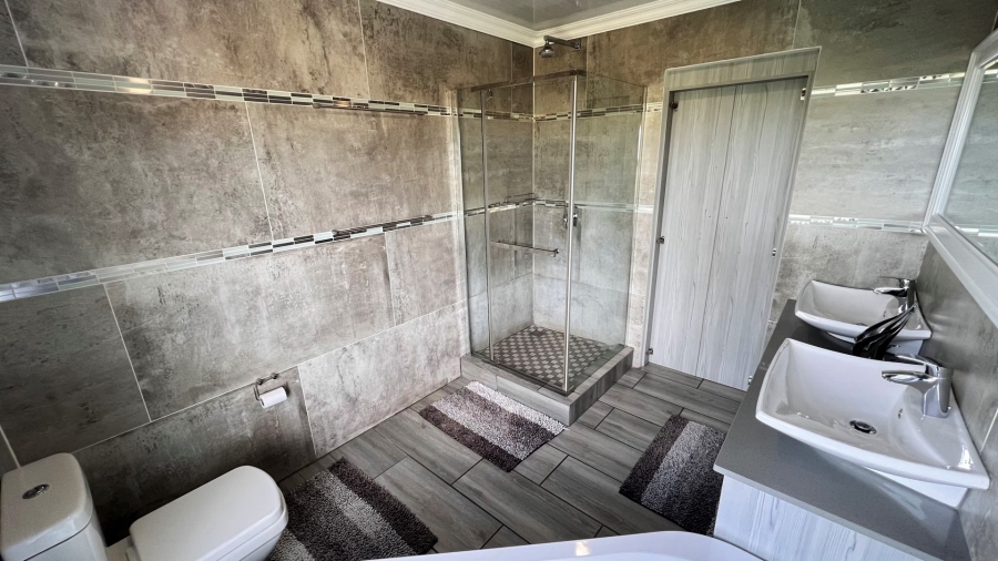 4 Bedroom Property for Sale in Langenhovenpark Free State